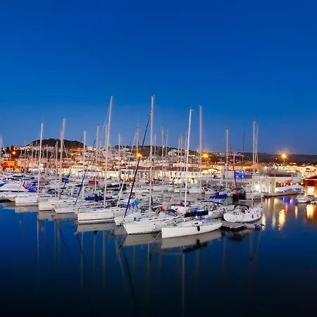 Apartment E-my Marina